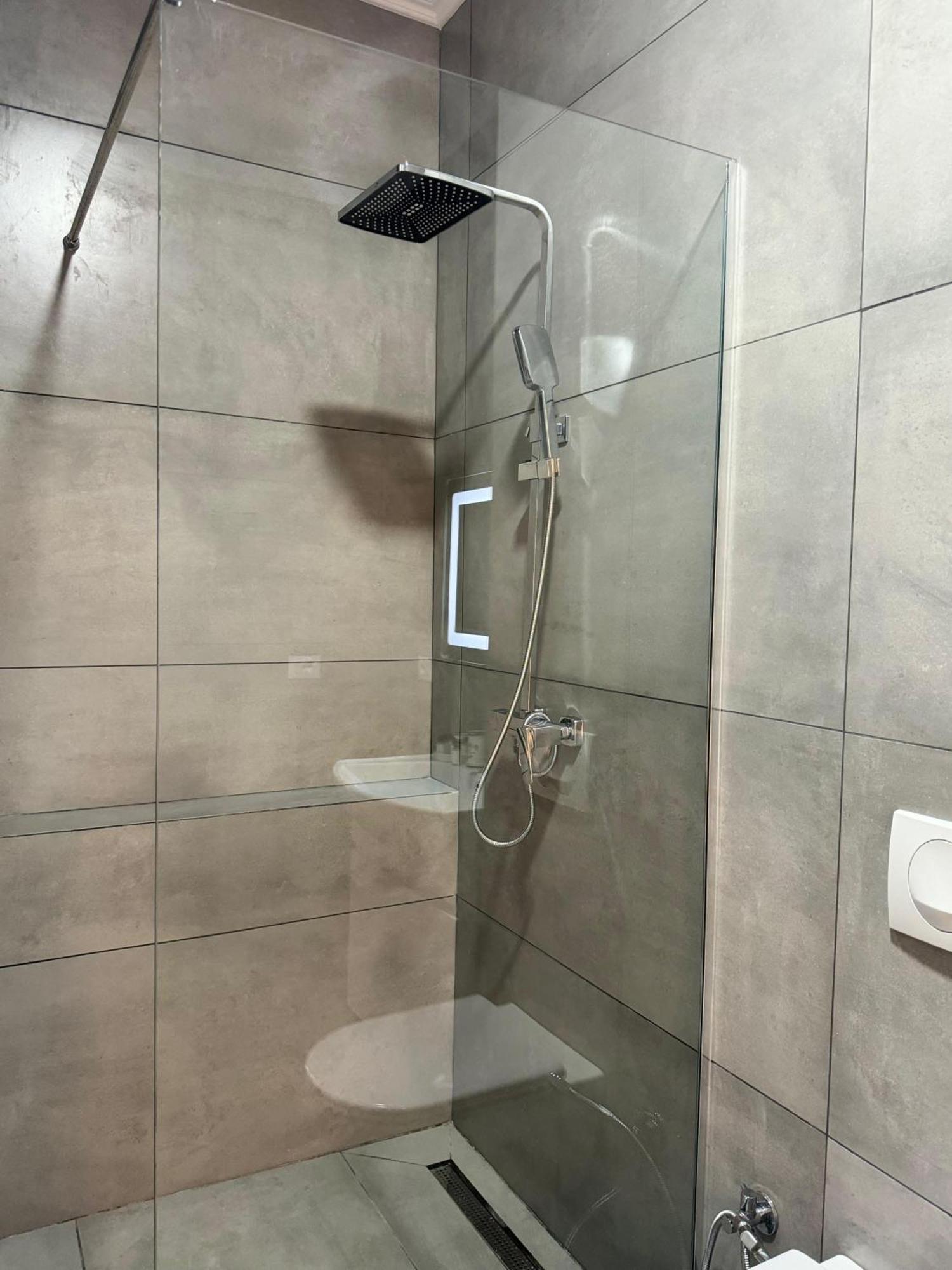 Sun Tower Luxury Suite-view From Of Center Apartament *