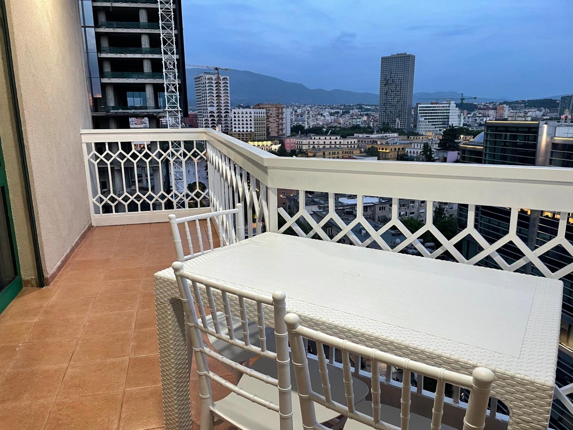 Apartament Sun Tower Luxury Suite-view From Of Center