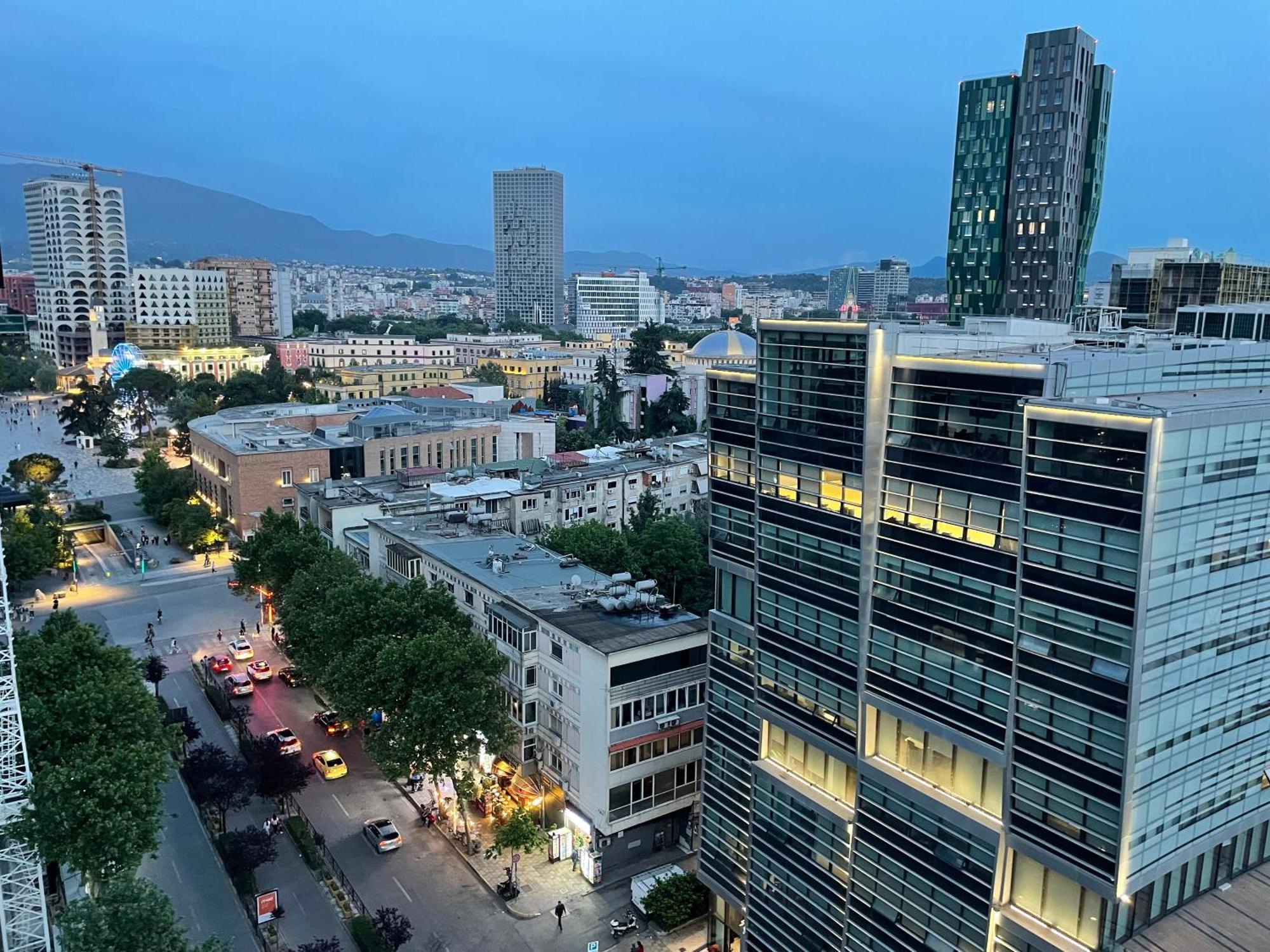 Sun Tower Luxury Suite-view From Of Center Apartament Tirana
